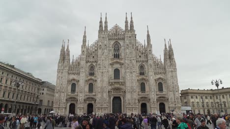 Milan-Cathedral-is-the-cathedral-church-of-Milan,-Lombardy,-Italy