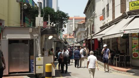 Touristen-Gesehen,-Wie-Sie-Entlang-Der-Trengganu-Street-In-Chinatown,-Singapur,-Spazieren-Gingen