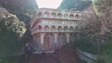 Vista-Panorámica-De-Los-Balnearios-Y-La-Exuberante-Vegetación-De-Amélie-les-bains-palalda.