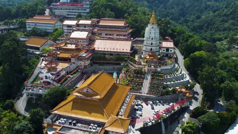 Stunning-and-majestic-the-location-of-Kek-Lok-Si-temple,-Malaysia