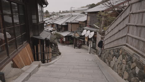 Verlassene-Ninenzaka-Treppen-Im-Berühmten-Und-Traditionellen-Bezirk-Higashiyama-In-Kyoto-Ohne-Touristen-Während-Der-Covid-19-Pandemie