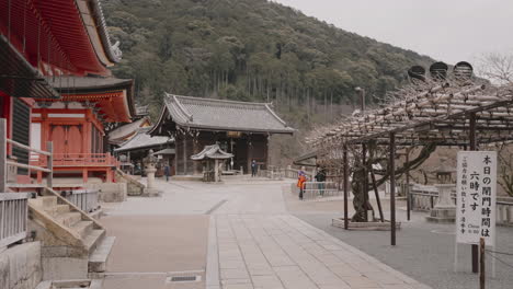 Templo-Kiyomizudera-Abandonado-En-Kioto-Sin-Turistas-Durante-La-Pandemia-De-Covid-19