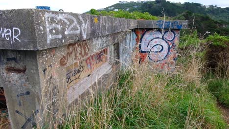 Außenansicht-Des-Bunkers-Aus-Dem-2.-Weltkrieg-In-Oruaiti,-Früher-Bekannt-Als-Fort-Dorset-An-Der-Breaker-Bay-In-Wellington,-Neuseeland,-Aotearoa