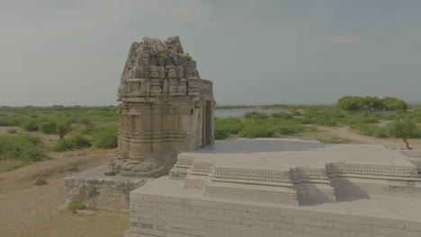 Luftaufnahme-Des-Jain-Tempels-In-Nagarparkar