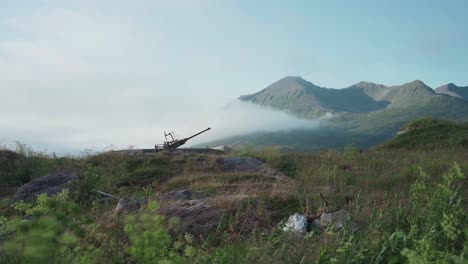 Emplazamiento-De-Armas-De-La-Marina-Abandonado-En-El-Fuerte-De-Skrolsvik-En-Stonglandseidet,-Noruega