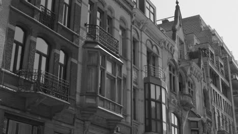 Monochrome-Of-Traditional-Architecture-In-The-Streets-Of-Brussels,-Belgium,-Europe