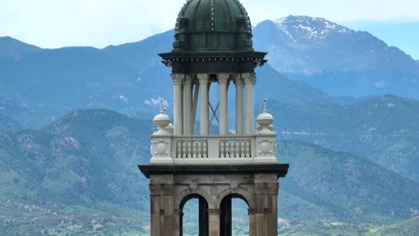 Colorado-Springs-Pioneers-Museum-against-Rocky-Mountains-and-Pikes-Peak