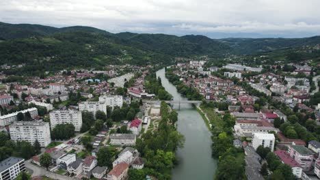 Aerial-view-of-Vrbas-river-winding-through-Banja-Luka,-Bosnia