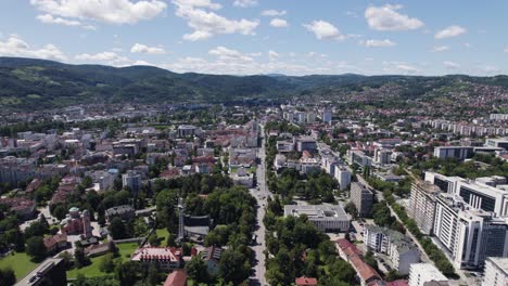 Aerial-panorama-of-Banja-Luka,-capturing-urban-landmarks-amid-verdant-surroundings