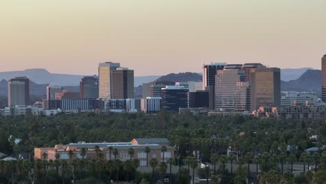 Skyline-Von-Phoenix,-Arizona-Bei-Sonnenuntergang