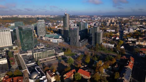 Stadtbild-Des-Modernen-Zentralen-Geschäftsviertels-Snipiskes-Von-Vilnius,-Litauen