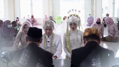 Traditionelle-Indonesische-Sundanesische-Hochzeit