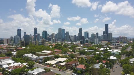 Aerial-flying-over-neighborhood-in-suburban-Brisbane,-CBD-in-background