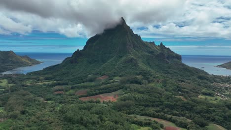 Majestuoso-Pico-Del-Monte-Rotui-En-La-Isla-De-Moorea,-Polinesia-Francesa