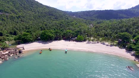 Establish-Shot-of-luxury-beach-in-Phuket,-Thailand,-SE-Asia