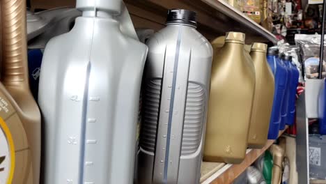 Mehrfarbige-Kunststoffbehälter-Für-Öl-Oder-Gas