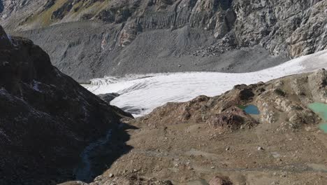 Fellaria-Gletscher-Und-See-Während-Der-Sommersaison,-Valmalenco-In-Italien