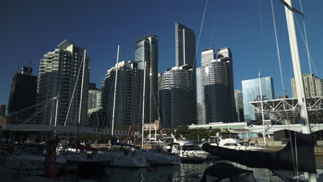 Wide-shot-of-Harbourfront-Marina-in-Toronto-set-against-downtown-skyline