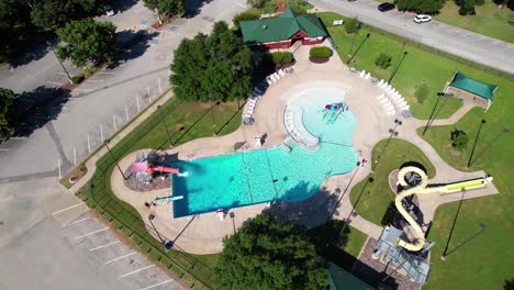 Estas-Son-Imágenes-Aéreas-De-La-Piscina-De-La-Ciudad-De-Gainesville.