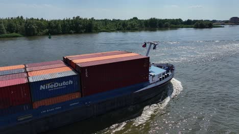 Navegación-Fluvial:-Buque-De-Carga-Y-Contenedores-En-Zwijndrecht