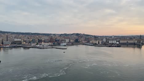 Tranquillity-and-beauty-of-a-sunrise,-the-view-of-the-cityscape-of-Naples,-Italy