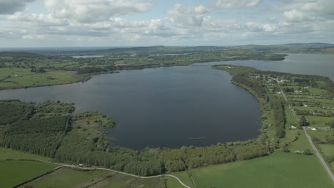 Pollaphuca-Lake-Wicklow-Irland-Drohnenantenne