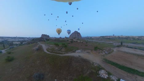 Viaje-En-Globo-Sobre-Capadocia-Pavo,-Globos-Coloridos,-Paseo-En-Globo