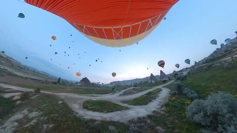 balloon-trip-over-cappadocia-turkey,-turquia