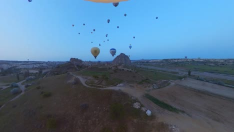 Viaje-En-Globo-Sobre-Capadocia-Pavo,-Coloridos-Globos-Aerostáticos,-Turquia