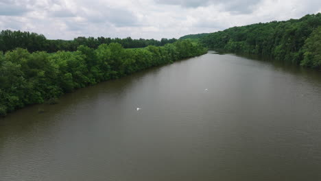 Flying-Over-River-On-A-Cloudy-Day-In-Mousetail-Landing-State-Park,-Linden,-Tennessee,-USA---drone-shot