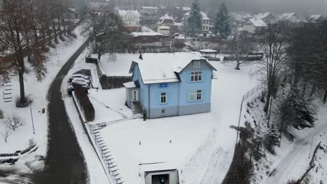 Rotating-drone-Shot-of-a-pension-in-a-village-in-Pec-Pod-Snezkou,-Czech-Republic