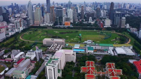 Ein-Atemberaubendes-Panorama-Der-Chulalongkorn-Universität-In-Bangkok-In-Der-Nähe-Der-RBSC-Golf-Driving-Range-Und-Des-Parks,-Thailand