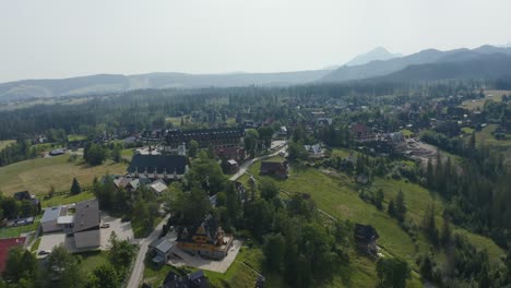 Podhale-Region,-Dorf,-Stadt,-Drohnen-Luftaufnahme