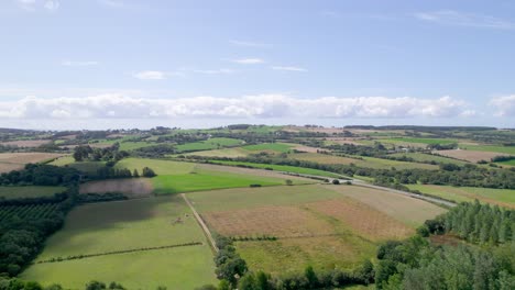 Paisaje-Rural-Bretón-Y-Campos-De-Trigo-Cultivados-En-Francia.