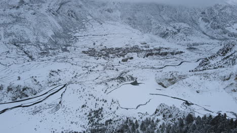 Snowy-Manang-Village-in-Nepal-during-Winter,-Annapurna-Region