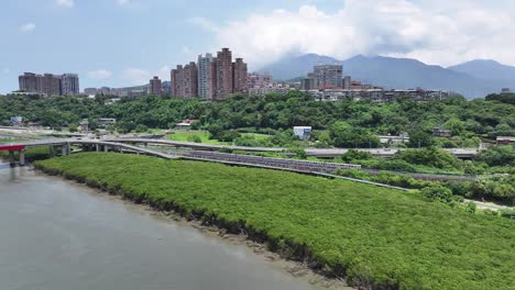 Train-is-passing-in-Taipei,-Taiwan