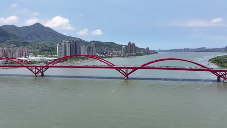 Ikonische-Guandu-Brücke-In-Taipeh,-Taiwan