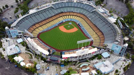 Primer-Plano-A-Vista-De-Pájaro-Con-Drones-Disparado-En-El-Estadio-De-Los-Dodgers-En-Los-Ángeles