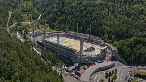 Luftdrohnenaufnahme-Des-Alpinen-Sportkomplexes-Medeu-In-Der-Nähe-Von-Almaty,-Kasachstan,-Zentralasien