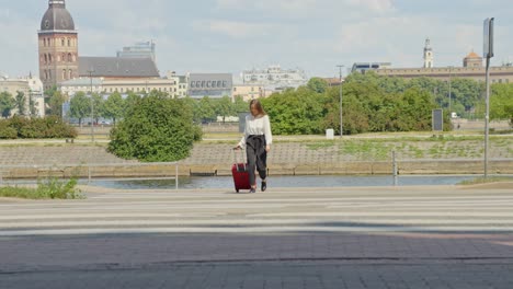 Young-businesswoman-traveling-with-luggage,-front-view