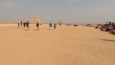 Tourist-walking-towards-the-great-Egyptian-pyramids