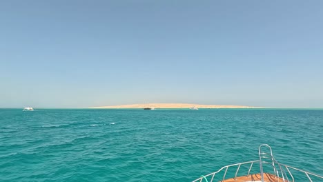 Horizontansicht-Der-Natürlichen-Natur-Einer-Insel-Am-Küstenstrand-Von-Hurgada,-Ägypten