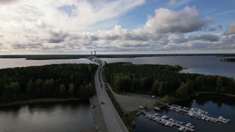 Puente-Replot-En-Finlandia-Que-Conecta-La-Isla-De-Replot