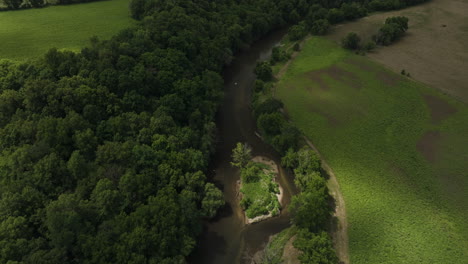 Lush-Green-Vegetation-And-River-In-Oronoco,-Minnesota,-USA---drone-shot