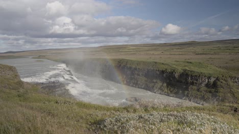 Vista-Panorámica-De-La-Cascada-Gullfoss-En-El-Río-Hvita-En-El-Suroeste-De-Islandia.