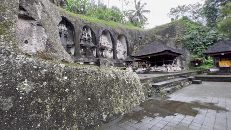 Legado-De-Los-Reyes:-Descubriendo-Los-Santuarios-Candi-En-El-Templo-Sagrado-Gunung-Kawi,-Bali,-Indonesia