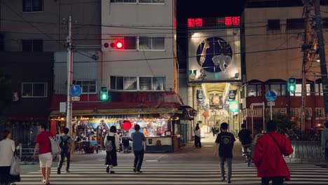 Osaka-Dobutsuen-Mae-Einkaufsstraße-Bei-Nacht
