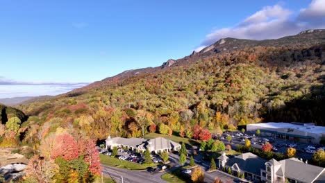 Luftstoß-Zum-Grandfather-Mountain-In-Der-Nähe-Von-Banner-Elk-NC,-North-Carolin