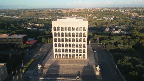 Orbiting-Drone-Shot-Above-Palazzo-della-Civilta-Italiana