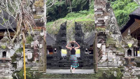 Beyond-Tradition:-Female-Traveler-Embraces-Spirituality-at-Gunung-Kawi-Holy-Temple-in-Ubud,-Bali